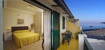 Bed & Breakfast Casa Famiani 4*
